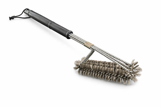 Grillbürste auf weißem Hintergrund